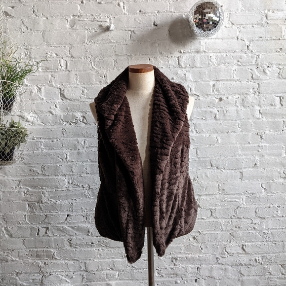 Y2K Vintage Vegan Fur Chunky Textured Chocolate Furry Vest - Picture 5 of 9